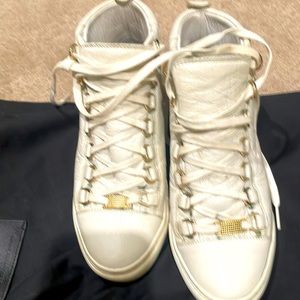 Almost new Balenciaga shoes size 5.